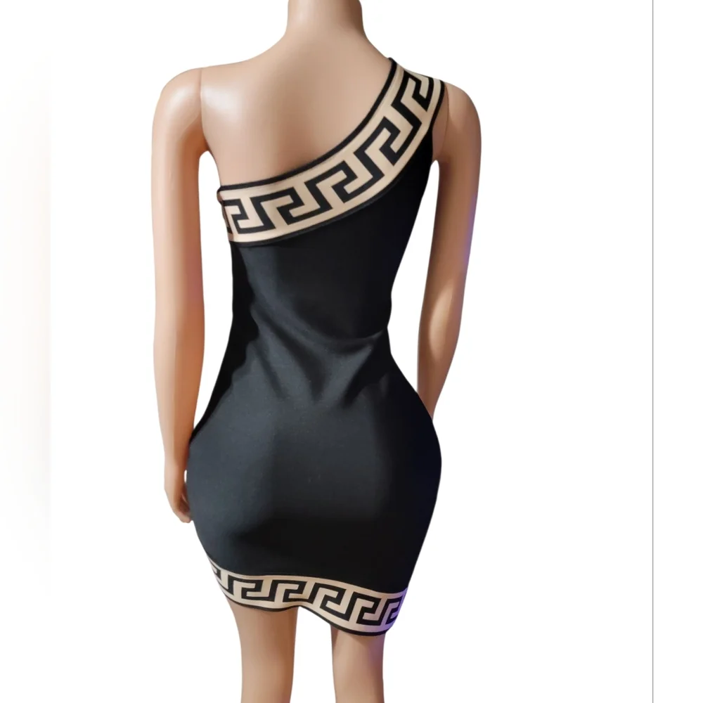 Elegant Black and Cream One-Shoulder Dress - Picture 3 of 4